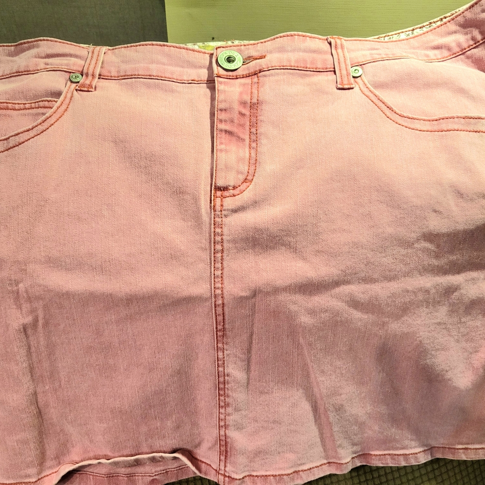 Jalate Brand Soft Red/Pink Pencil Denim 20W MiniSkirt. Rear pocket embroidery.